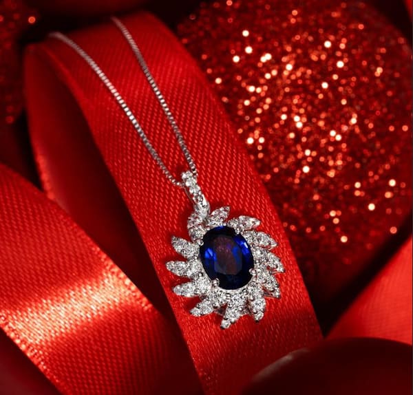 Sapphire and Diamonds Pendant in white gold